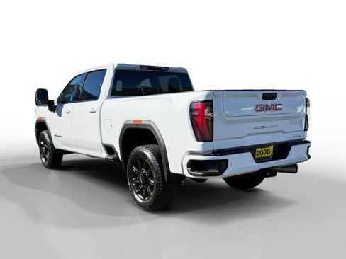 Used 2025 GMC Sierra 2500 AT4 image 3