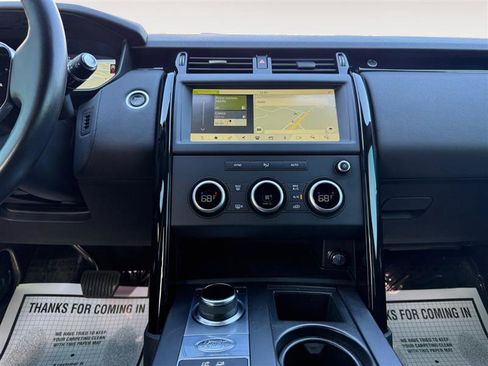 Used 2020 Land Rover Discovery SE image 13