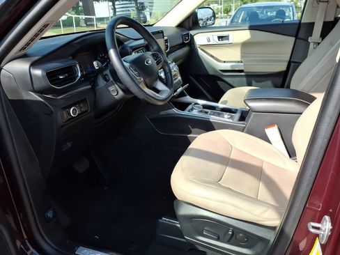 Used 2023 Ford Explorer Limited w/ Equipment Group 301A AWD/4WD image 9