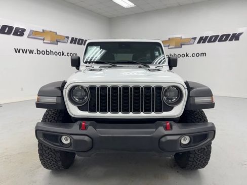 Used 2025 Jeep Wrangler Unlimited Rubicon AWD/4WD image 2
