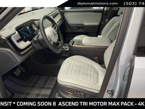 Used 2025 Rivian R1S Premium AWD/4WD image 5