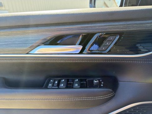 Used 2024 Jeep Wagoneer L Series II image 30