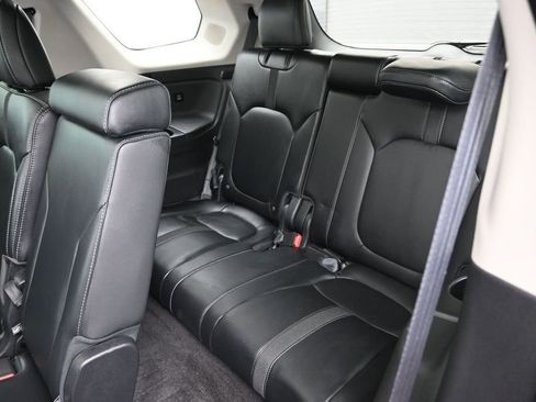 Used 2023 Honda Pilot Touring image 13