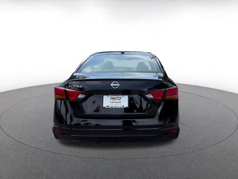 Used 2025 Nissan Altima 2.5 SV FWD image 12