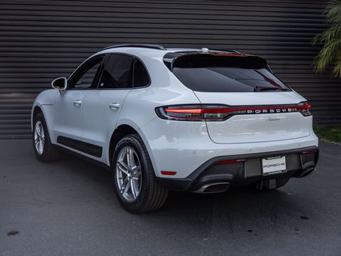 Certified 2025 Porsche Macan image 3