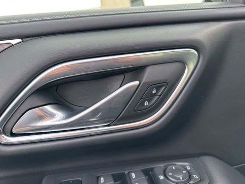 Used 2023 Chevrolet Suburban LT image 18