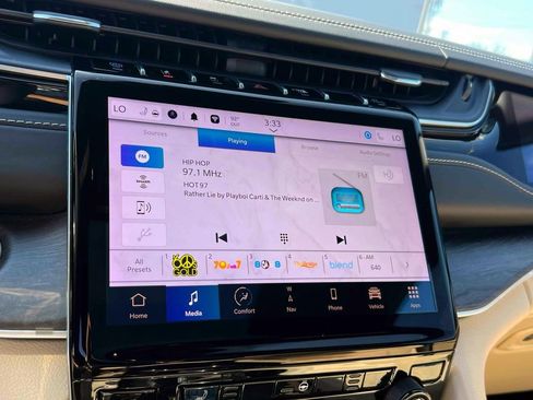 Used 2022 Jeep Grand Cherokee Limited 4xe image 29