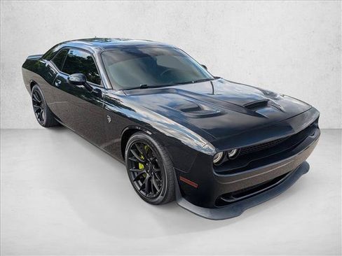 Used 2015 Dodge Challenger SRT Hellcat RWD image 3