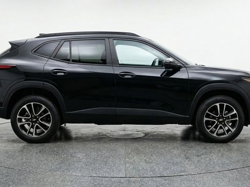Used 2025 Chevrolet TrailBlazer LT FWD image 11