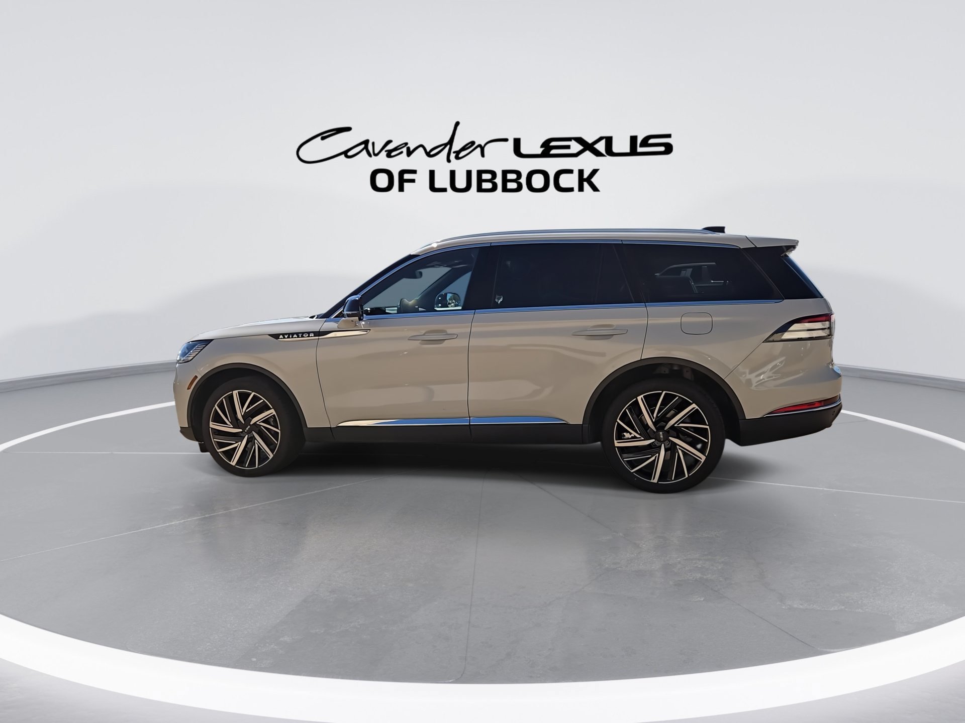 Used 2025 Lincoln Aviator Reserve w/ Equipment Group 201A AWD/4WD image 6