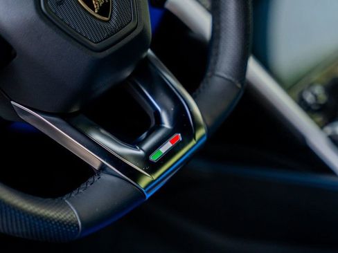 Used 2020 Lamborghini Urus image 42