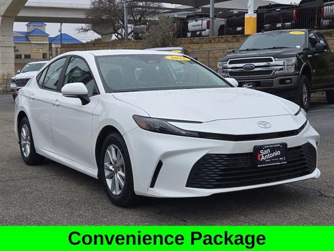 Used 2025 Toyota Camry LE image 2