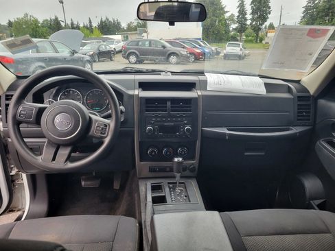 Used 2012 Jeep Liberty Sport RWD image 8