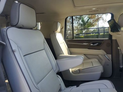 Used 2021 GMC Yukon XL Denali w/ Denali Premium Package image 23