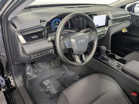 Certified 2025 Toyota Camry LE image 9