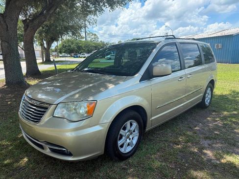 Used 2011 Chrysler Town & Country Touring FWD image 1