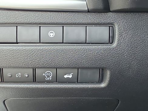 Certified 2026 Nissan Rogue SV FWD image 39