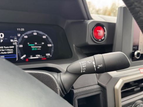 Used 2025 Toyota Tacoma TRD Off-Road AWD/4WD image 18