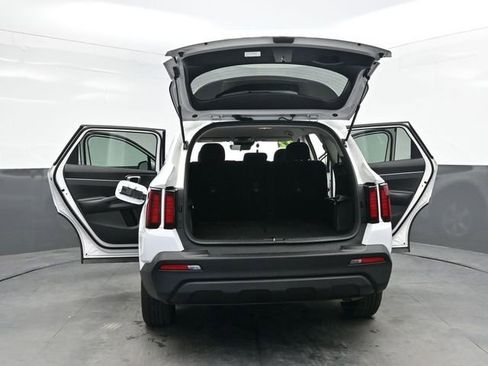 Used 2022 Kia Sorento LX image 40