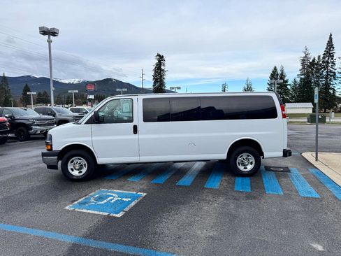 Used 2024 Chevrolet Express 3500 LT w/ LT Preferred Equipment Group image 4