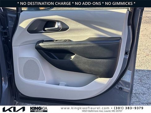 Used 2022 Chrysler Pacifica Touring-L image 15