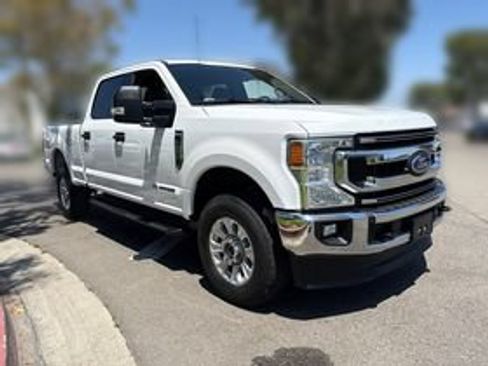 Used 2022 Ford F250 XLT w/ XLT Value Package AWD/4WD image 3
