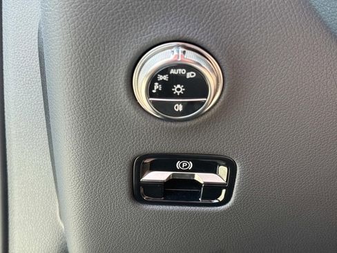 Used 2025 Mercedes-Benz GLC 300 image 21