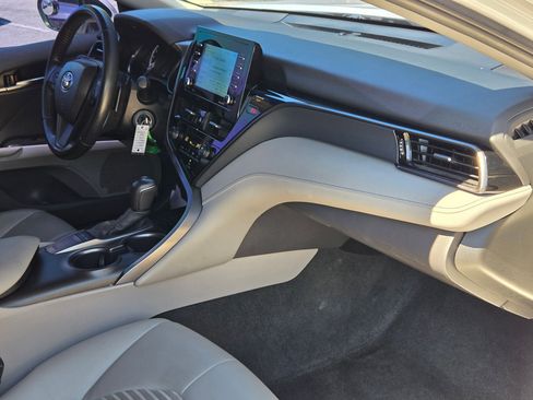 Used 2022 Toyota Camry SE FWD image 29