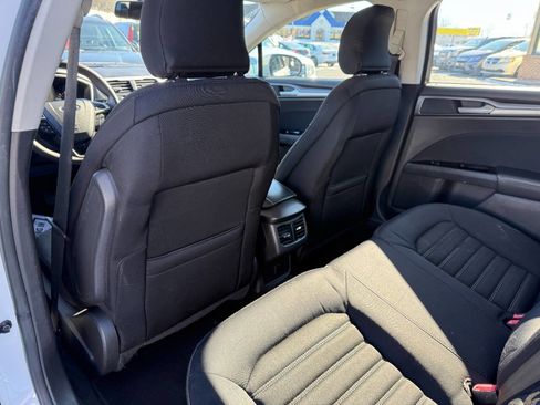 Used 2015 Ford Fusion SE image 25