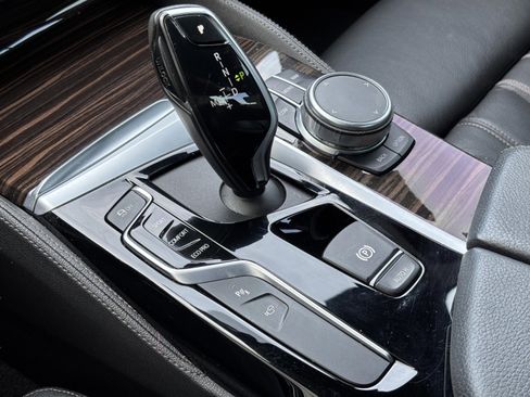 Used 2020 BMW 530i w/ Premium Package image 11