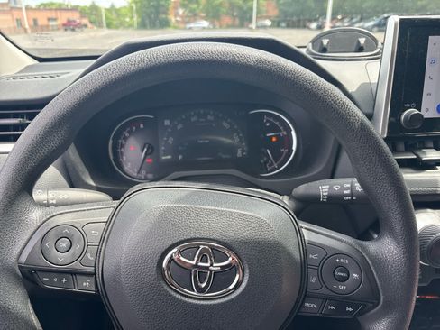 Used 2024 Toyota RAV4 LE AWD/4WD image 17