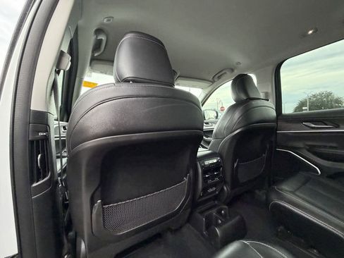 Used 2022 Jeep Grand Cherokee L Limited AWD/4WD image 12
