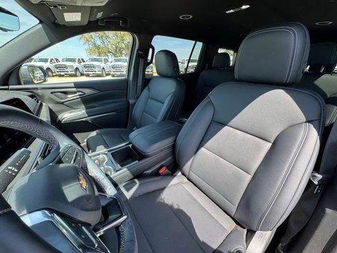 Used 2026 Chevrolet Traverse LT w/ Driver Confidence Package image 15