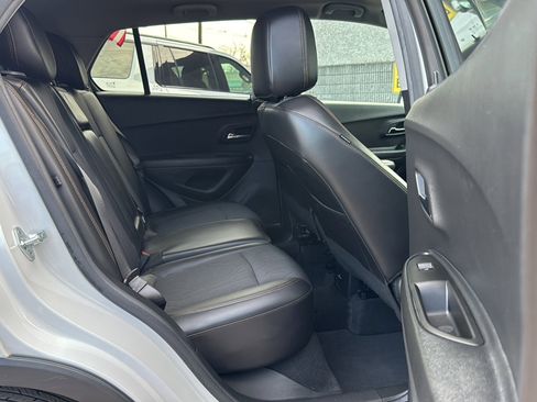 Used 2022 Chevrolet Trax LT w/ Driver Confidence Package image 19