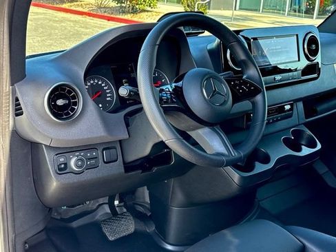 Used 2025 Mercedes-Benz Sprinter 2500 image 12