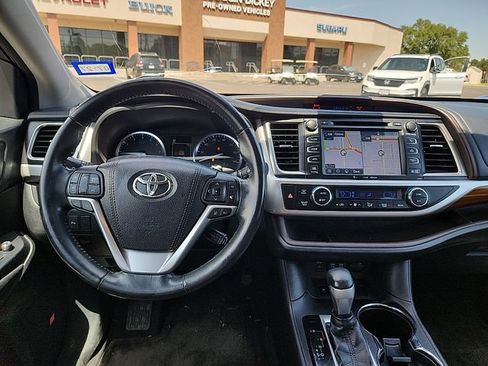 Used 2018 Toyota Highlander Limited FWD image 12