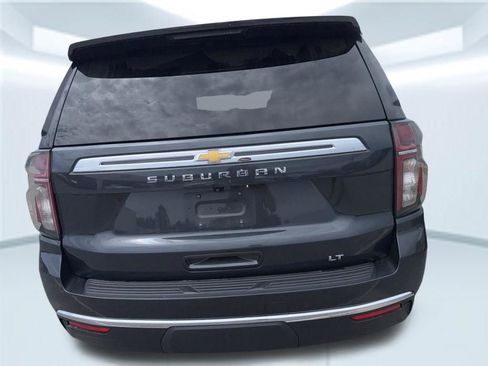 Used 2022 Chevrolet Suburban LT AWD/4WD image 7