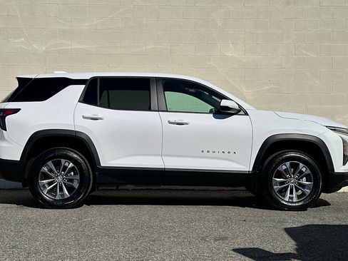 Used 2026 Chevrolet Equinox LT image 3