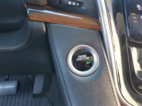 Used 2017 Cadillac Escalade ESV 4WD image 27