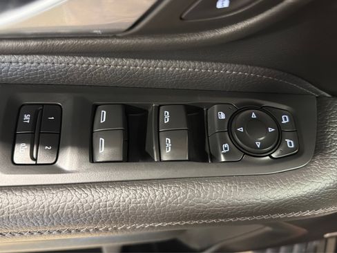 Used 2023 GMC Yukon XL Denali AWD/4WD image 16