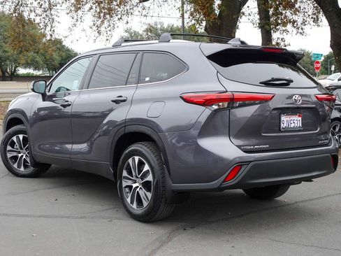Used 2021 Toyota Highlander XLE image 9