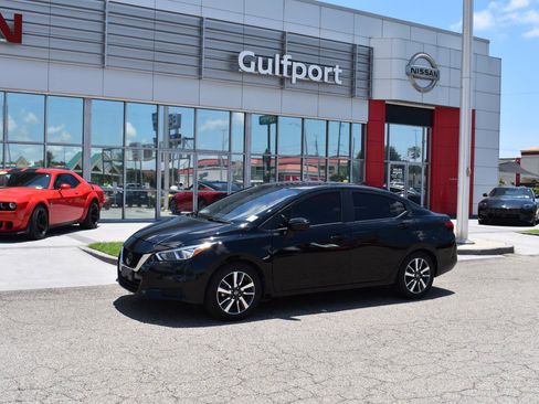 Used 2021 Nissan Versa SV FWD image 2