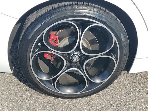 Used 2024 Alfa Romeo Giulia Veloce image 7