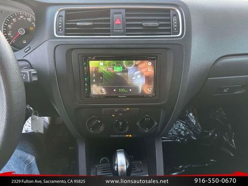 Used 2014 Volkswagen Jetta SE FWD image 16