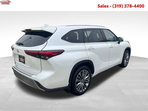 Certified 2021 Toyota Highlander Platinum AWD/4WD image 6