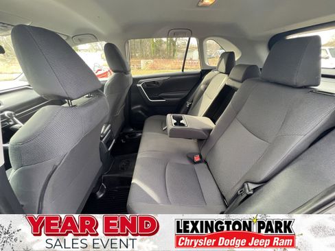 Used 2019 Toyota RAV4 LE image 12