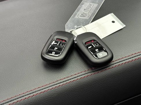 Used 2025 Honda Pilot Black Edition image 52