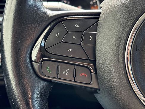 Used 2018 Jeep Renegade Altitude w/ UConnect 8.4 Nav Group FWD image 29