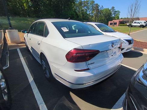 Used 2017 Volkswagen Passat 1.8T R-Line FWD image 11