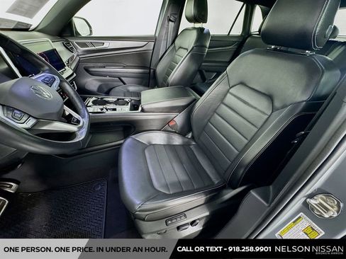 Used 2024 Volkswagen Atlas Cross Sport SEL R-Line AWD/4WD image 21